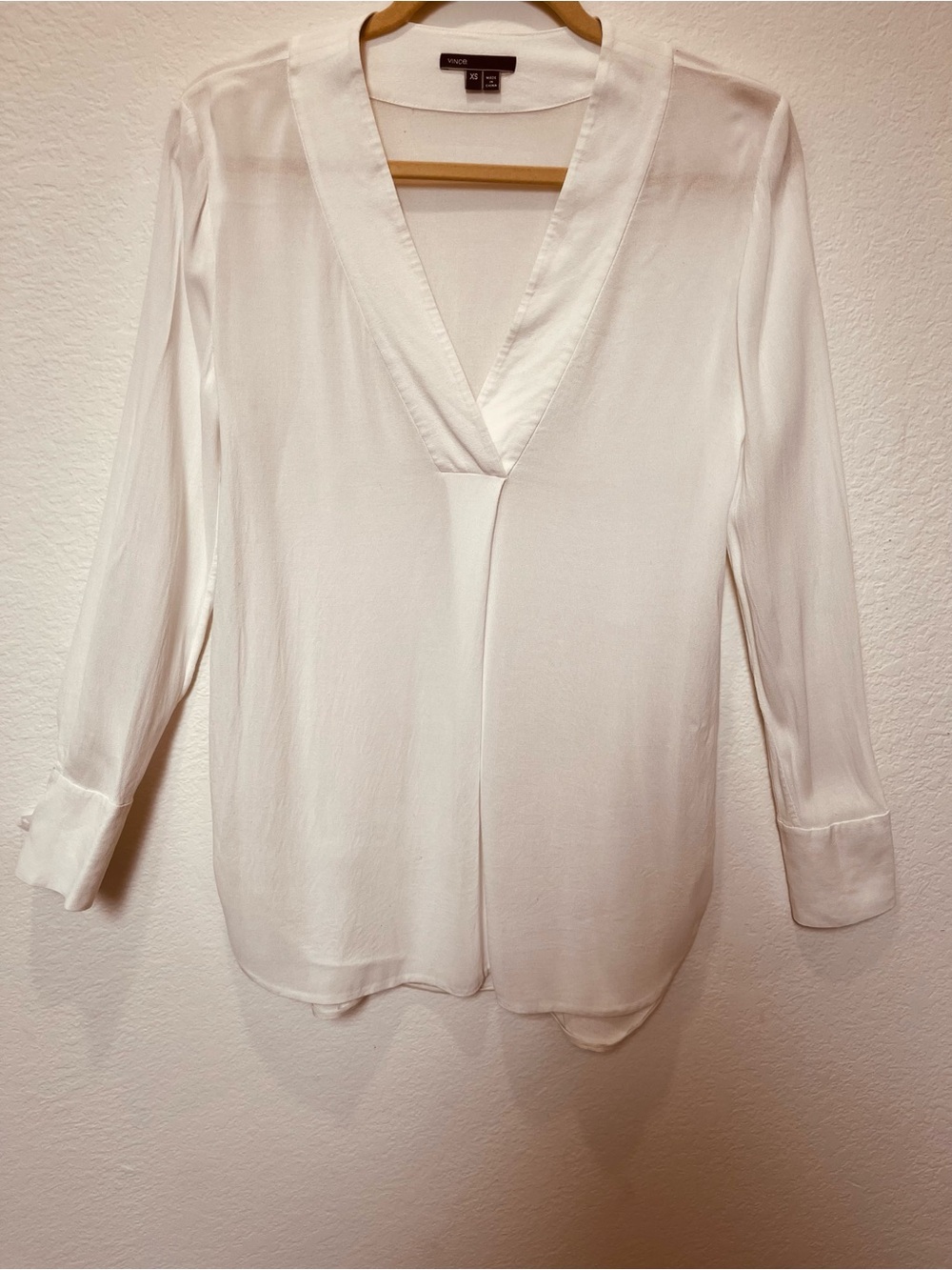 Vince Cream V-Neck Long Sleeve Blouse